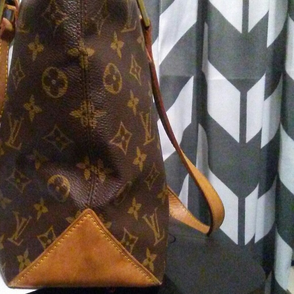 AUTHENTIC LV posh will authenticate - Picture 2 of 8